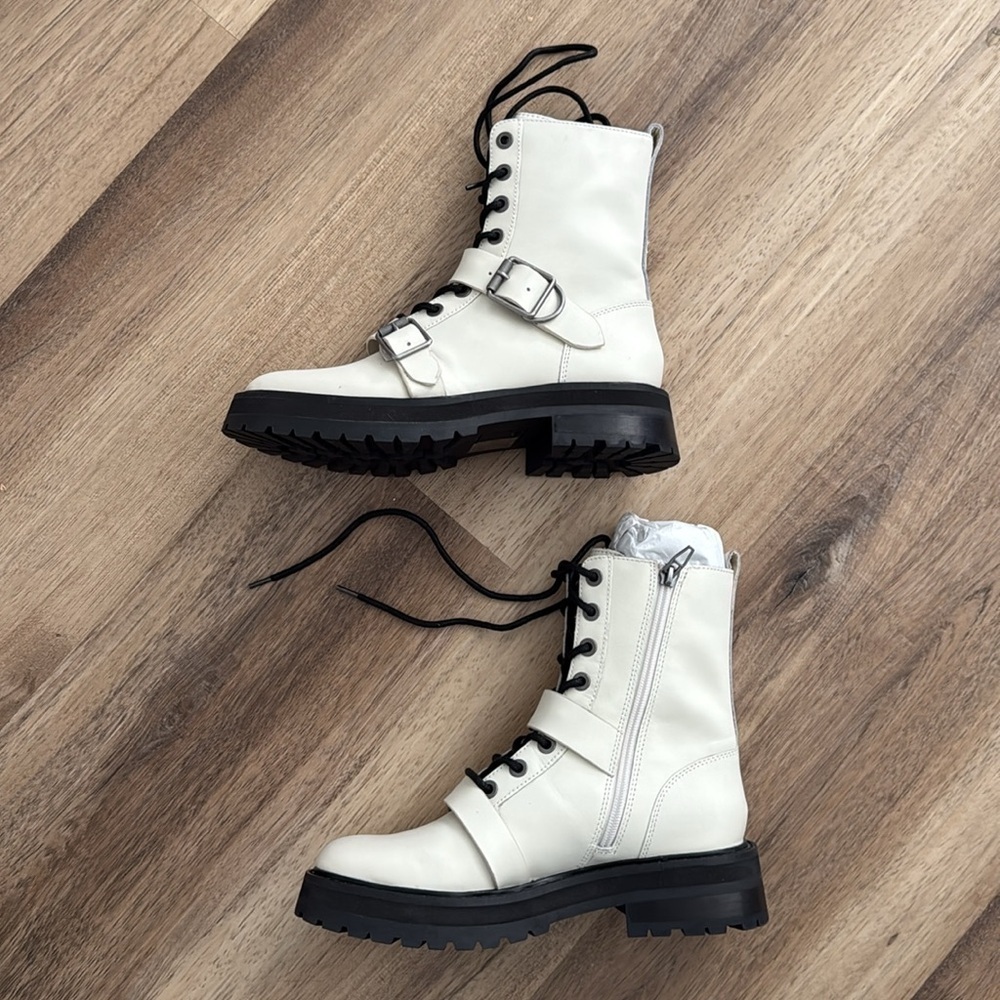 NIB DOLCE VITA Ronson Combat Lug Sole Lace Up Buckle Boot Cream 7 - Picture 13 of 15
